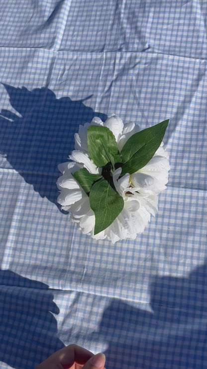 Pince Dahlia blanche